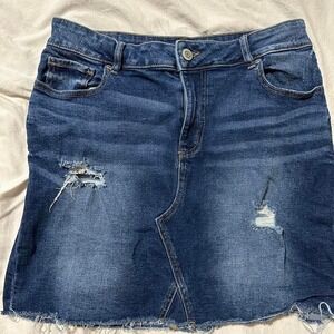 Maurices Women's Skirt 12 - L, Distressed Denim Dar Wash Fringe Y2K Casual Edgy